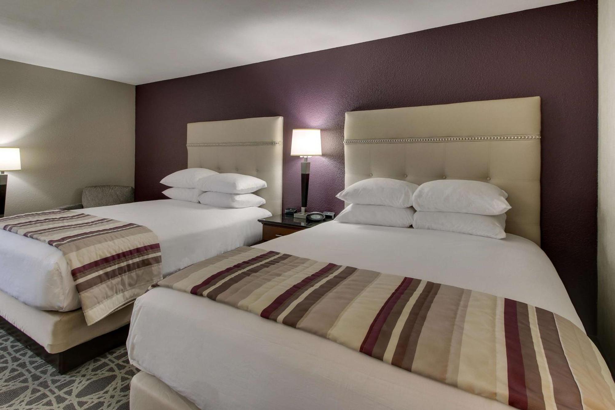 Drury Inn & Suites พ็อพลาร์บลัฟ ภายนอก รูปภาพ