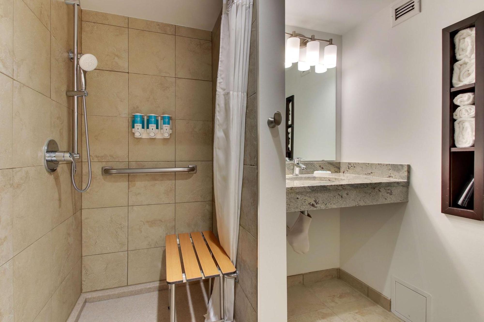 Drury Inn & Suites พ็อพลาร์บลัฟ ภายนอก รูปภาพ
