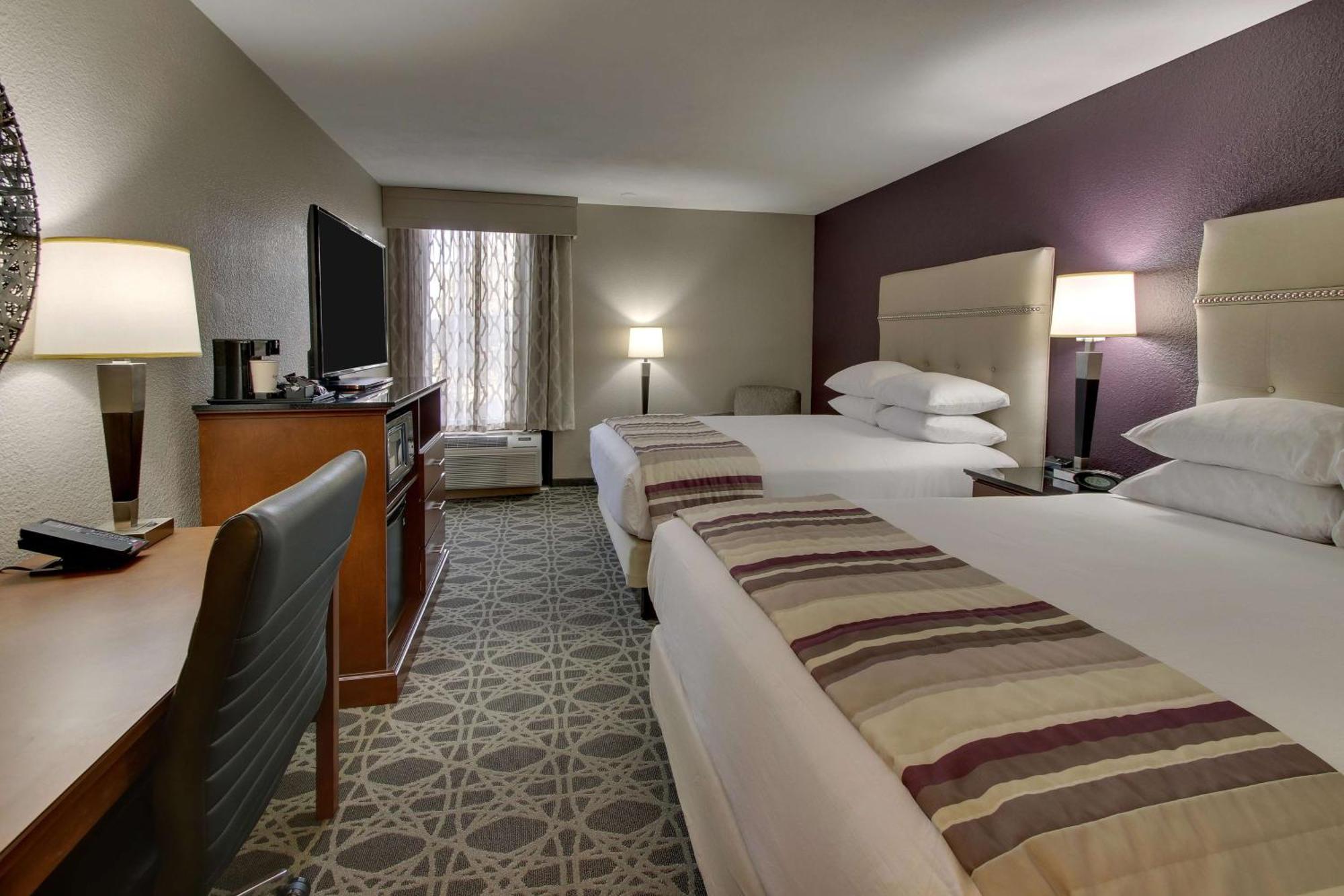 Drury Inn & Suites พ็อพลาร์บลัฟ ภายนอก รูปภาพ