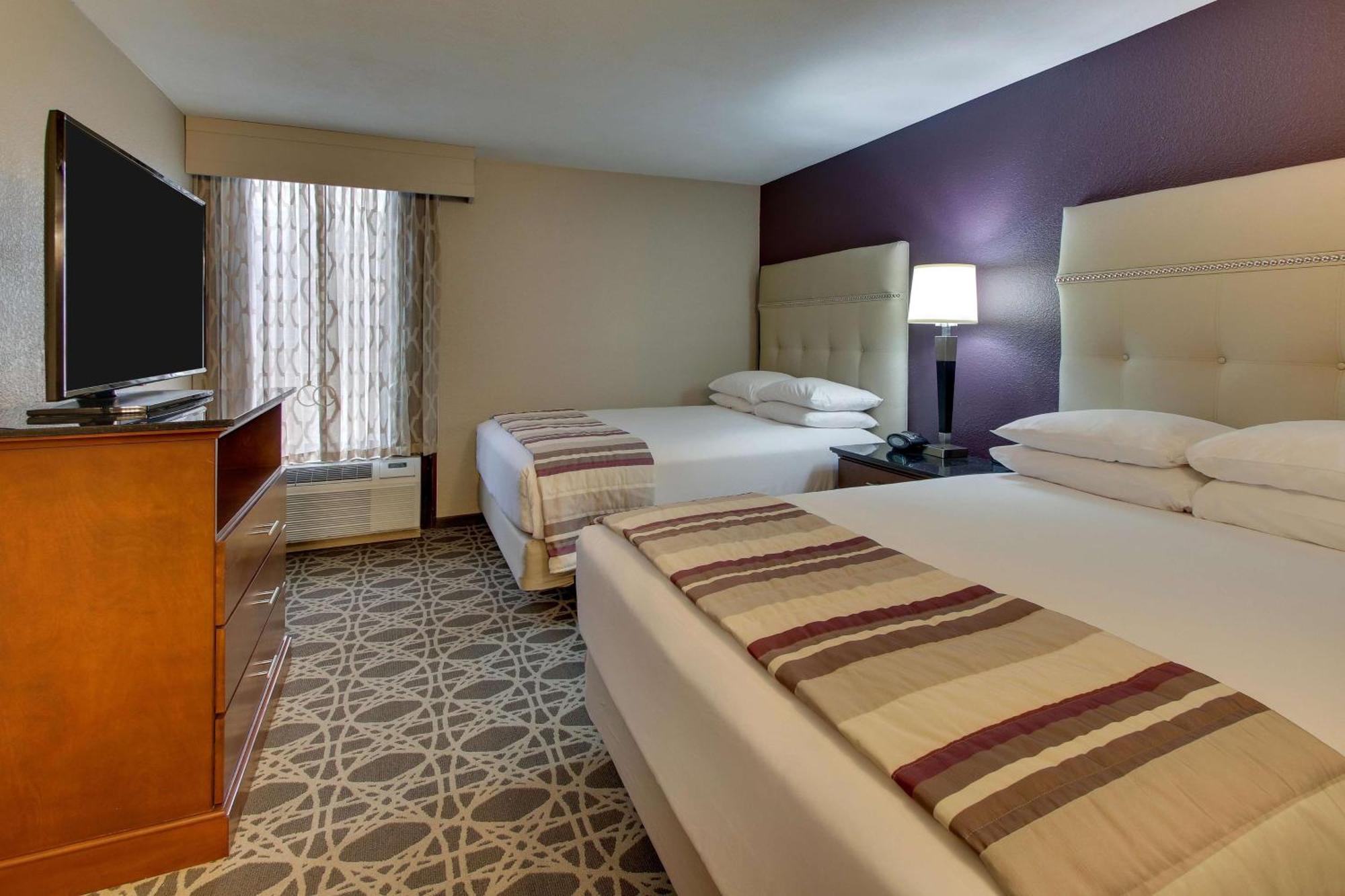 Drury Inn & Suites พ็อพลาร์บลัฟ ภายนอก รูปภาพ