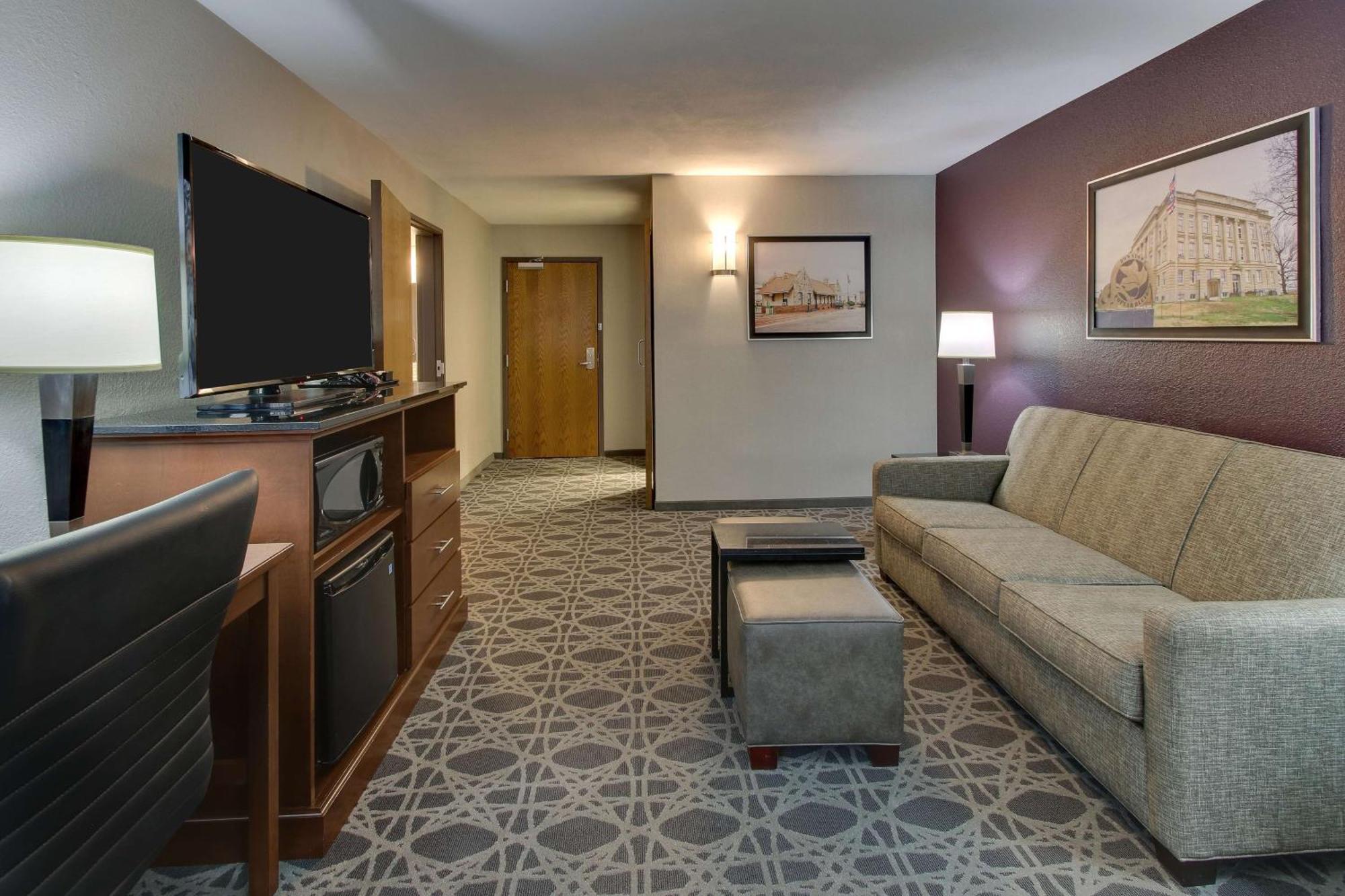 Drury Inn & Suites พ็อพลาร์บลัฟ ภายนอก รูปภาพ