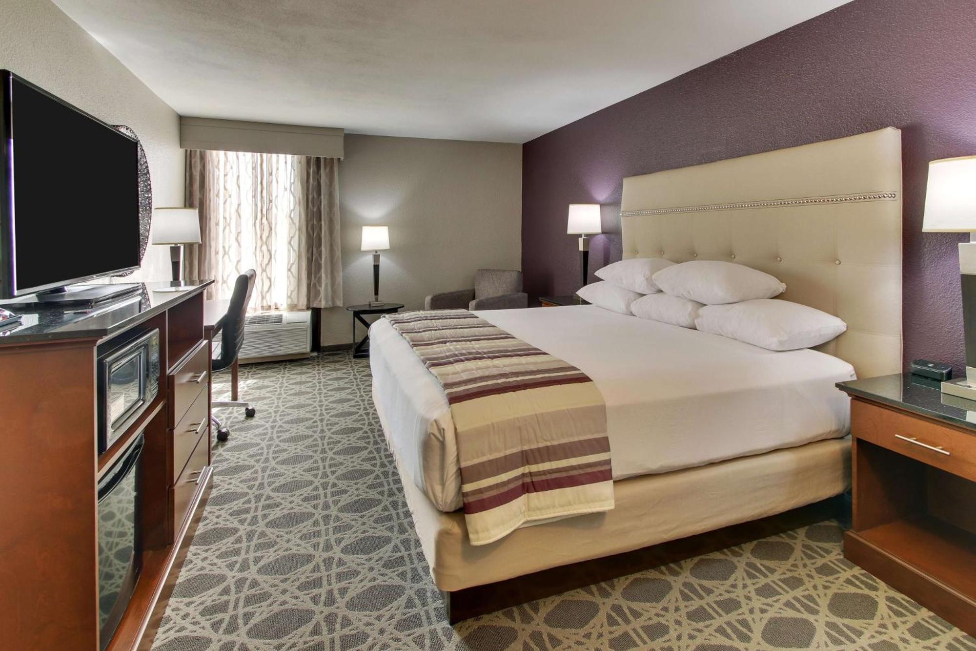 Drury Inn & Suites พ็อพลาร์บลัฟ ภายนอก รูปภาพ