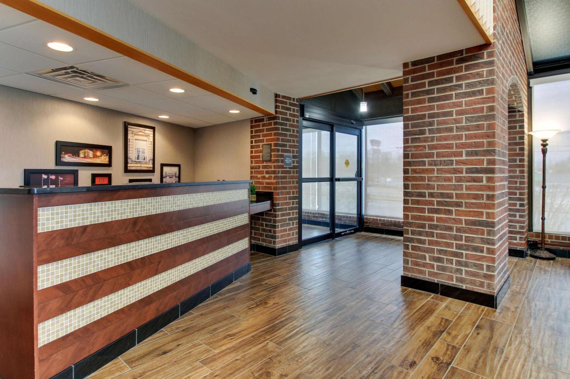 Drury Inn & Suites พ็อพลาร์บลัฟ ภายนอก รูปภาพ