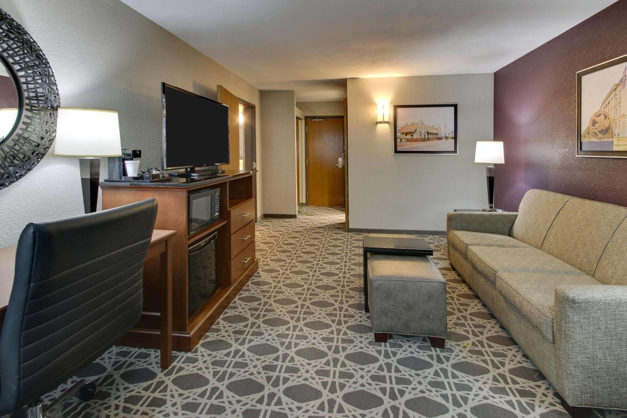 Drury Inn & Suites พ็อพลาร์บลัฟ ภายนอก รูปภาพ
