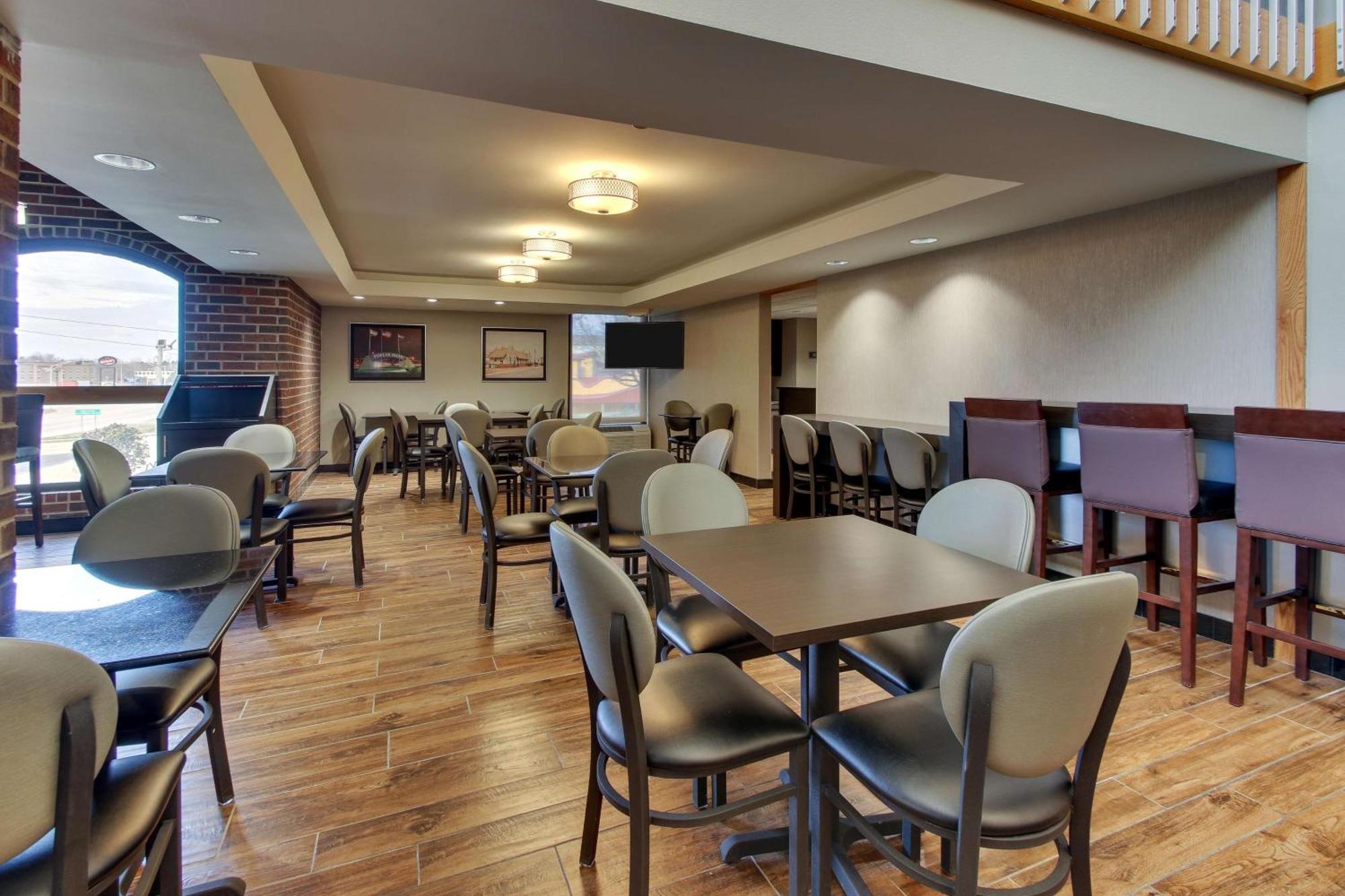 Drury Inn & Suites พ็อพลาร์บลัฟ ภายนอก รูปภาพ