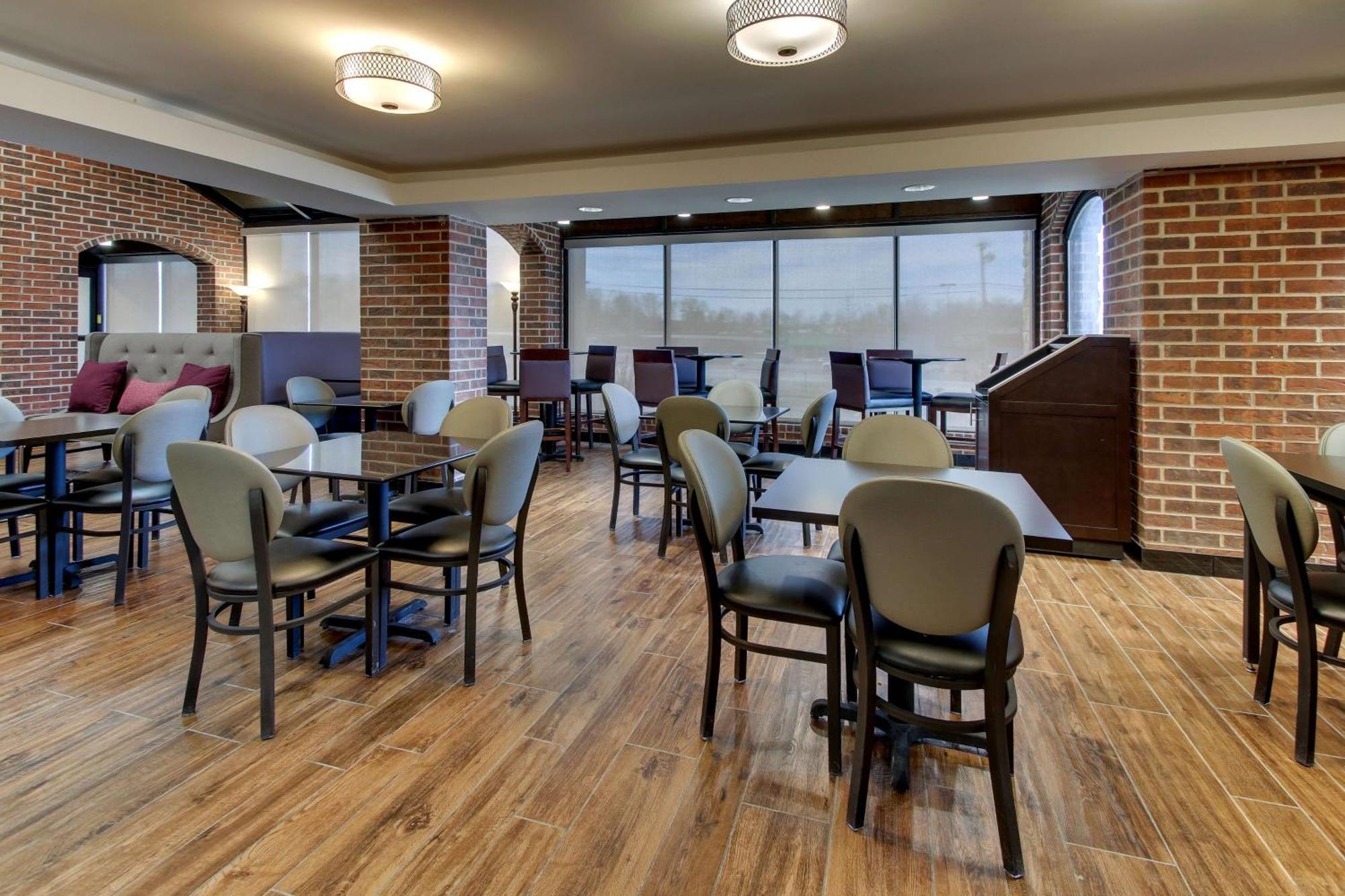 Drury Inn & Suites พ็อพลาร์บลัฟ ภายนอก รูปภาพ