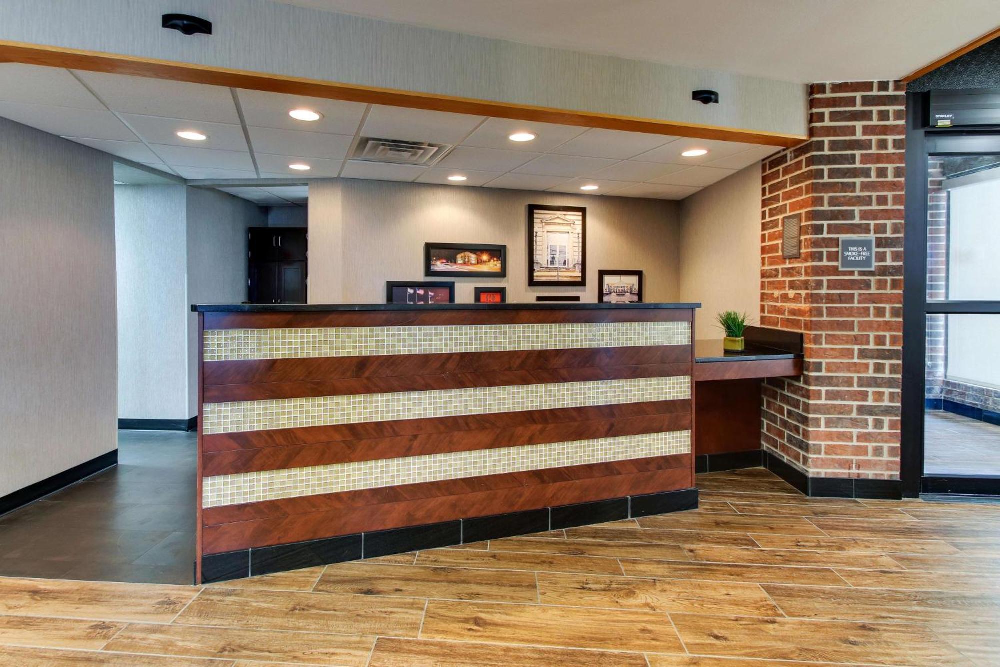 Drury Inn & Suites พ็อพลาร์บลัฟ ภายนอก รูปภาพ