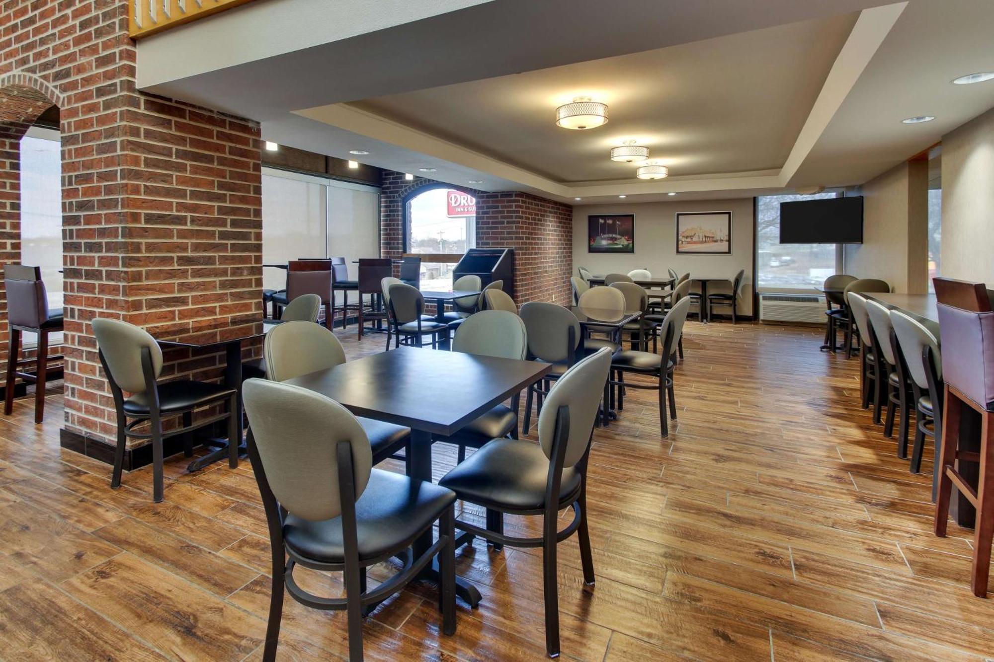 Drury Inn & Suites พ็อพลาร์บลัฟ ภายนอก รูปภาพ