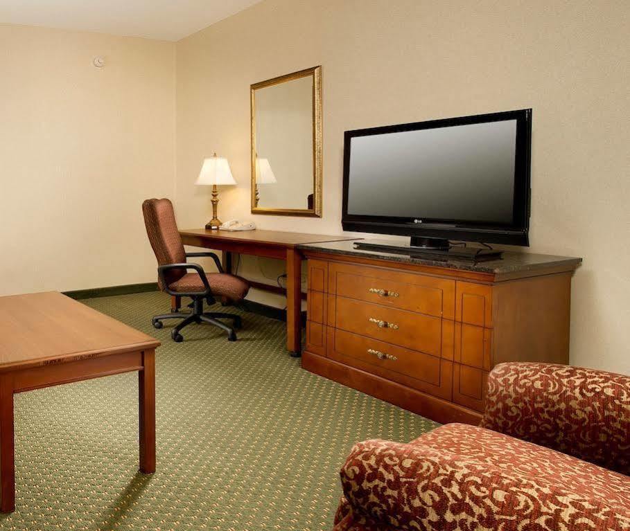 Drury Inn & Suites พ็อพลาร์บลัฟ ภายนอก รูปภาพ